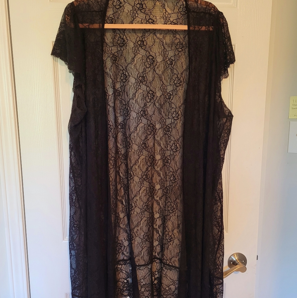 VINTAGE short sleeve black lace shrug